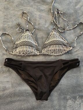 Victoria's Secret Black & White Pattern Triangle Bikini Set